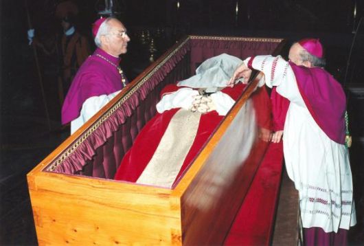 El Santo Padre en el féretro